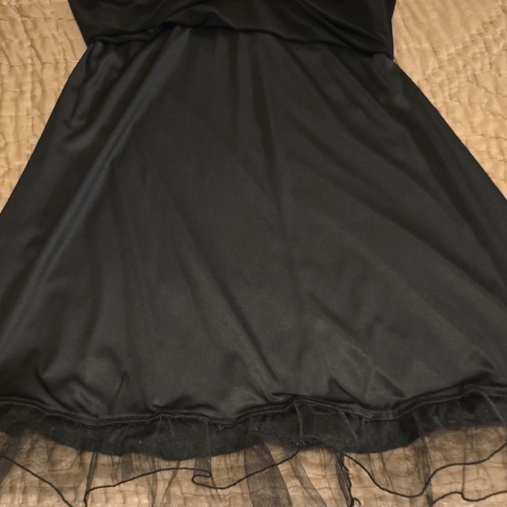 Blondie Nites Black and Red Backless Dress - Picture 7 of 9